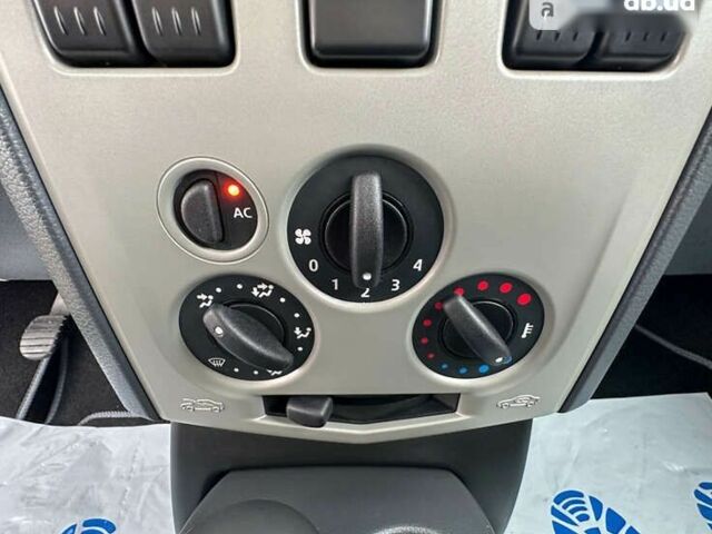 Дачия Логан, объемом двигателя 1.6 л и пробегом 129 тыс. км за 6450 $, фото 16 на Automoto.ua