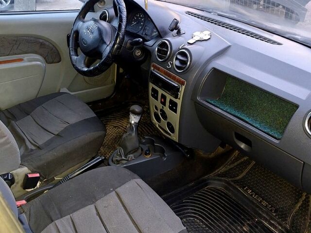 Дачия Логан, объемом двигателя 1.4 л и пробегом 0 тыс. км за 1000 $, фото 5 на Automoto.ua