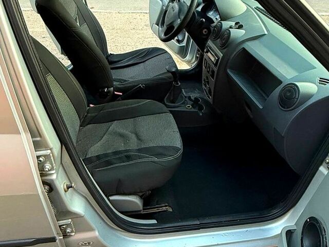 Дачія Logan, об'ємом двигуна 1.6 л та пробігом 190 тис. км за 1600 $, фото 4 на Automoto.ua