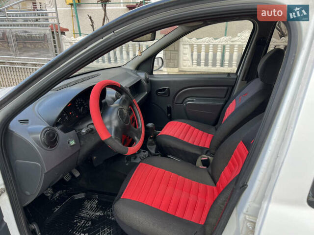 Дачія Logan 2007 у Тернополі на Automoto.ua Дачія Logan, об'ємом двигуна 0 л та пробігом 240 тис. км за 1999 $, фото 13 на Automoto.ua