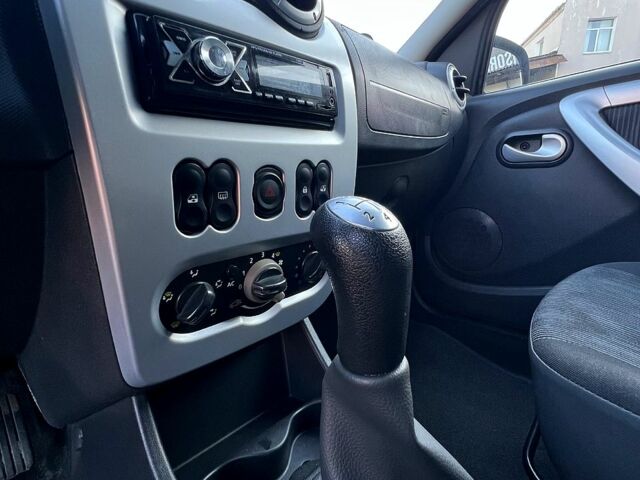 Дачія Logan, об'ємом двигуна 1.6 л та пробігом 187 тис. км за 5300 $, фото 6 на Automoto.ua