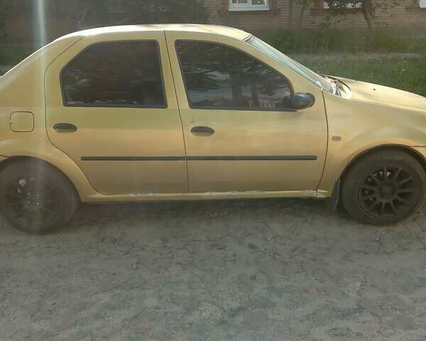 Желтый Дачия Логан, объемом двигателя 1.39 л и пробегом 350 тыс. км за 3000 $, фото 3 на Automoto.ua