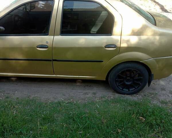 Желтый Дачия Логан, объемом двигателя 1.39 л и пробегом 350 тыс. км за 3000 $, фото 1 на Automoto.ua