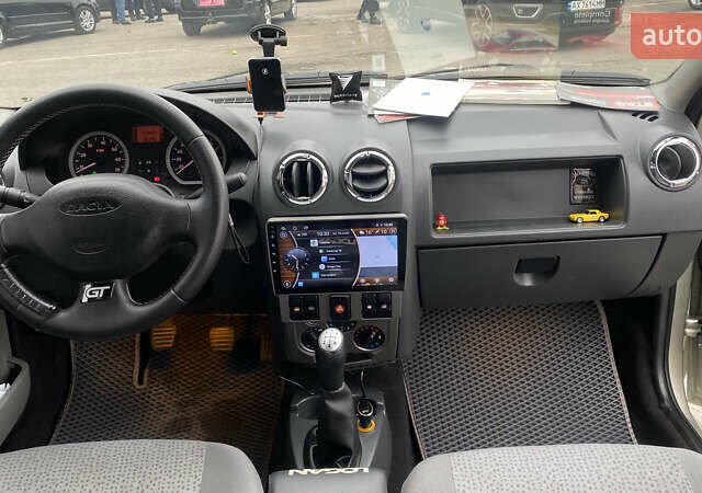 Серый Дачия Логан, объемом двигателя 1.6 л и пробегом 105 тыс. км за 5100 $, фото 9 на Automoto.ua