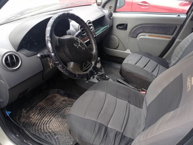 Серый Дачия Логан, объемом двигателя 0 л и пробегом 200 тыс. км за 1200 $, фото 4 на Automoto.ua