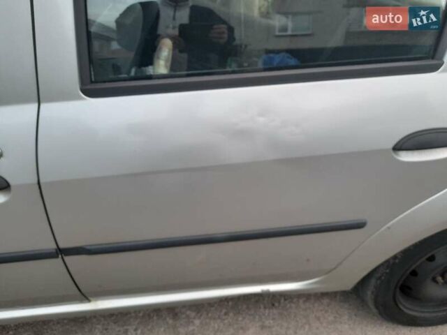 Дачия Логан 2005 в Бродах на Automoto.ua Серый Дачия Логан, объемом двигателя 0 л и пробегом 300 тыс. км за 1650 $, фото 2 на Automoto.ua