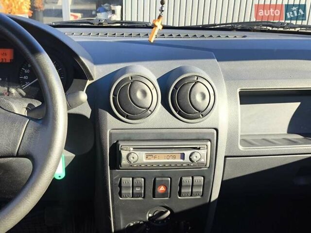 Дачія Logan 2006 у Києві на Automoto.ua Сірий Дачія Logan, об'ємом двигуна 1.4 л та пробігом 27 тис. км за 3999 $, фото 12 на Automoto.ua