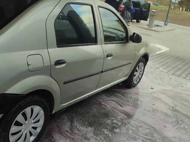 Сірий Дачія Logan, об'ємом двигуна 1.4 л та пробігом 320 тис. км за 3400 $, фото 3 на Automoto.ua