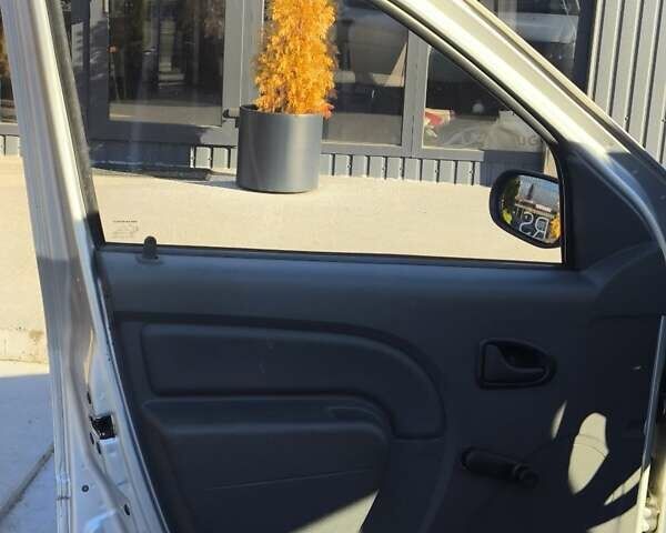 Дачія Logan 2006 у Києві на Automoto.ua Сірий Дачія Logan, об'ємом двигуна 1.4 л та пробігом 27 тис. км за 3999 $, фото 6 на Automoto.ua