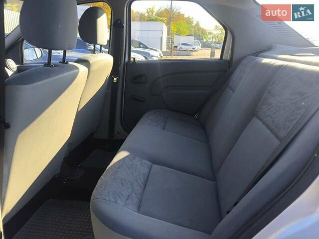 Дачія Logan 2006 у Києві на Automoto.ua Сірий Дачія Logan, об'ємом двигуна 1.4 л та пробігом 27 тис. км за 3999 $, фото 14 на Automoto.ua