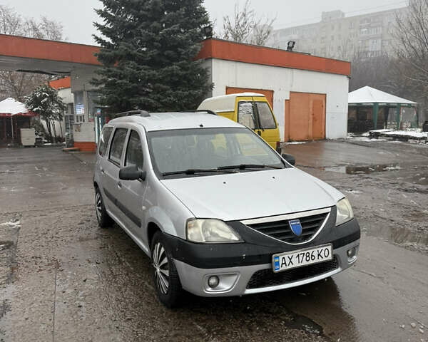 Серый Дачия Логан, объемом двигателя 1.6 л и пробегом 262 тыс. км за 4800 $, фото 1 на Automoto.ua