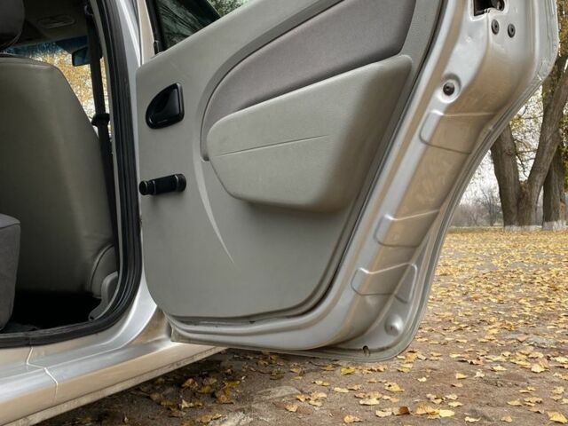 Серый Дачия Логан, объемом двигателя 1.4 л и пробегом 2 тыс. км за 4200 $, фото 19 на Automoto.ua