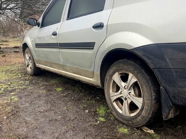 Серый Дачия Логан, объемом двигателя 1.4 л и пробегом 325 тыс. км за 2300 $, фото 1 на Automoto.ua