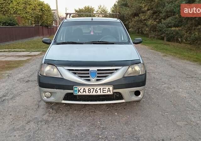 Серый Дачия Логан, объемом двигателя 1.39 л и пробегом 340 тыс. км за 1550 $, фото 4 на Automoto.ua