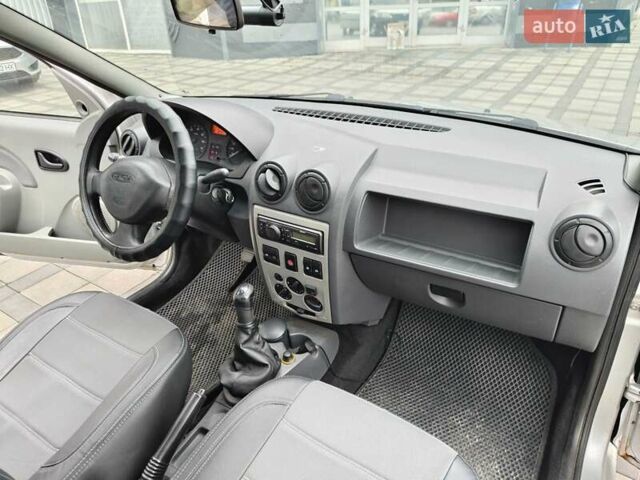 Серый Дачия Логан, объемом двигателя 1.4 л и пробегом 282 тыс. км за 1800 $, фото 5 на Automoto.ua