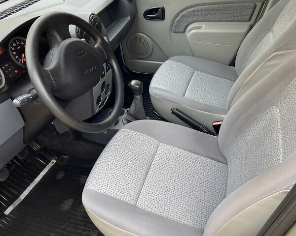 Серый Дачия Логан, объемом двигателя 1.6 л и пробегом 87 тыс. км за 4300 $, фото 6 на Automoto.ua