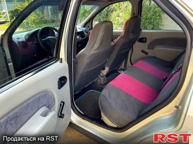 Сірий Дачія Logan, об'ємом двигуна 1.4 л та пробігом 217 тис. км за 2600 $, фото 5 на Automoto.ua