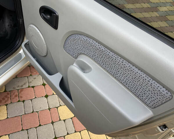 Серый Дачия Логан, объемом двигателя 1.6 л и пробегом 87 тыс. км за 4300 $, фото 14 на Automoto.ua