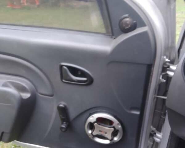 Серый Дачия Логан, объемом двигателя 1.4 л и пробегом 215 тыс. км за 2999 $, фото 18 на Automoto.ua