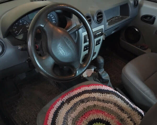 Серый Дачия Логан, объемом двигателя 1.39 л и пробегом 150 тыс. км за 3900 $, фото 4 на Automoto.ua