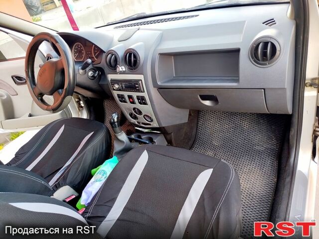 Серый Дачия Логан, объемом двигателя 1.4 л и пробегом 208 тыс. км за 3500 $, фото 6 на Automoto.ua