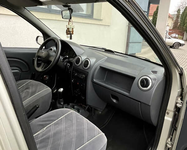 Серый Дачия Логан, объемом двигателя 1.4 л и пробегом 336 тыс. км за 2600 $, фото 19 на Automoto.ua