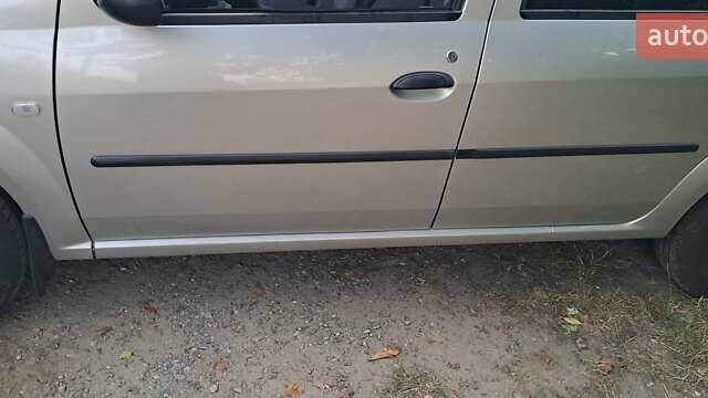 Серый Дачия Логан, объемом двигателя 1.4 л и пробегом 78 тыс. км за 4200 $, фото 10 на Automoto.ua