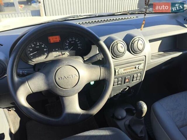 Дачія Logan 2006 у Києві на Automoto.ua Сірий Дачія Logan, об'ємом двигуна 1.4 л та пробігом 27 тис. км за 3999 $, фото 13 на Automoto.ua