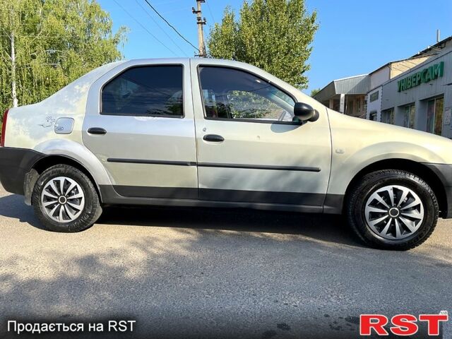 Сірий Дачія Logan, об'ємом двигуна 1.4 л та пробігом 217 тис. км за 2600 $, фото 3 на Automoto.ua