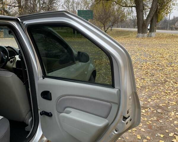 Серый Дачия Логан, объемом двигателя 1.4 л и пробегом 163 тыс. км за 4200 $, фото 19 на Automoto.ua