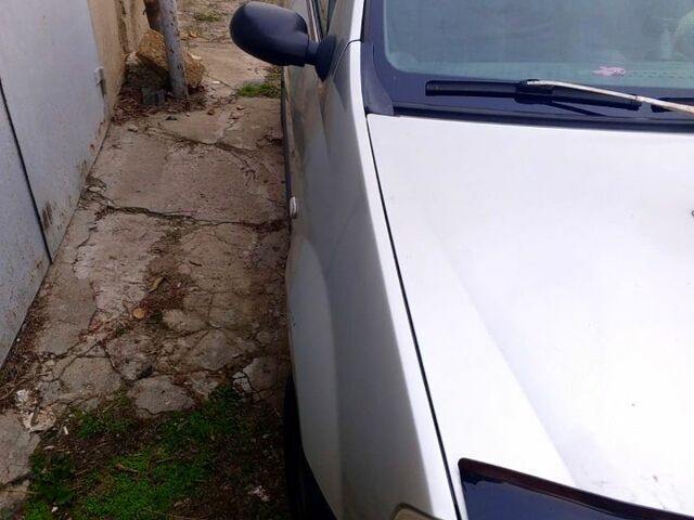 Серый Дачия Логан, объемом двигателя 1.4 л и пробегом 1000 тыс. км за 2000 $, фото 2 на Automoto.ua