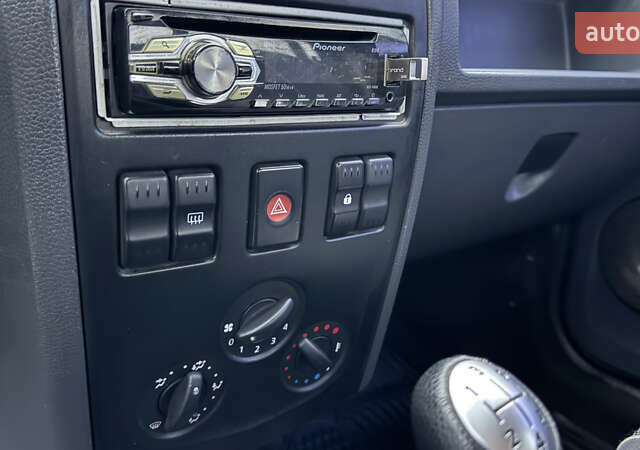 Сірий Дачія Logan, об'ємом двигуна 1.39 л та пробігом 213 тис. км за 2700 $, фото 1 на Automoto.ua