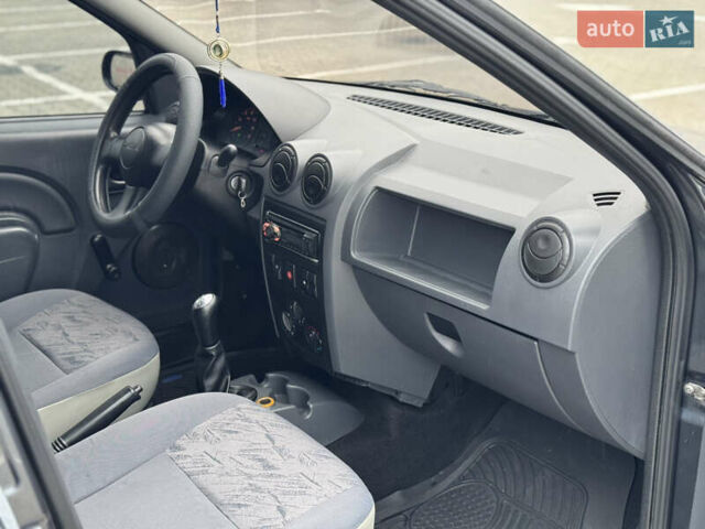 Серый Дачия Логан, объемом двигателя 1.4 л и пробегом 213 тыс. км за 3600 $, фото 20 на Automoto.ua