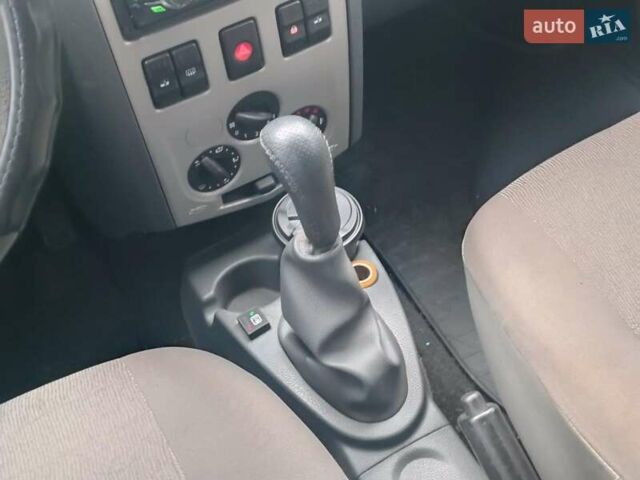 Серый Дачия Логан, объемом двигателя 1.6 л и пробегом 360 тыс. км за 3190 $, фото 16 на Automoto.ua