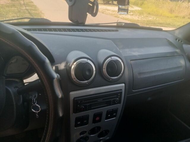 Сірий Дачія Logan, об'ємом двигуна 1.6 л та пробігом 185 тис. км за 5000 $, фото 6 на Automoto.ua