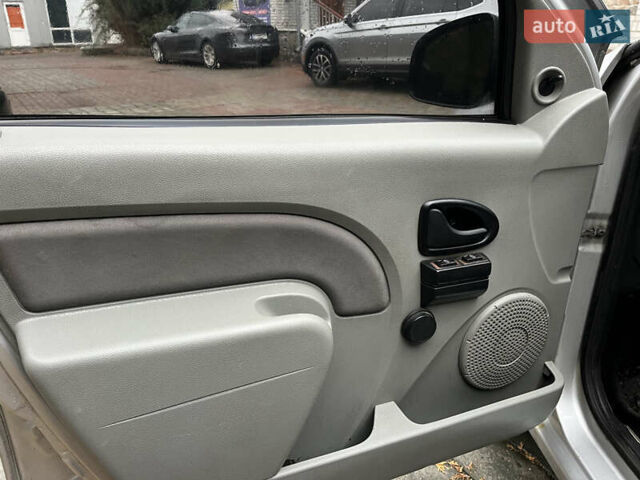 Серый Дачия Логан, объемом двигателя 1.6 л и пробегом 240 тыс. км за 3500 $, фото 7 на Automoto.ua