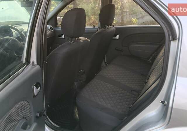 Сірий Дачія Logan, об'ємом двигуна 1.6 л та пробігом 300 тис. км за 2700 $, фото 16 на Automoto.ua