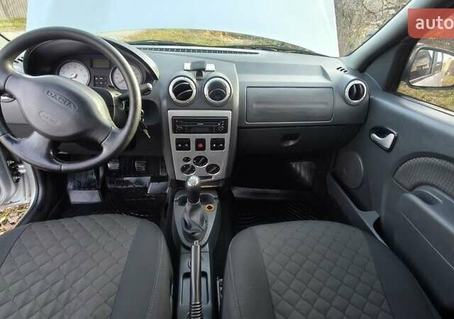 Сірий Дачія Logan, об'ємом двигуна 1.6 л та пробігом 300 тис. км за 2700 $, фото 10 на Automoto.ua