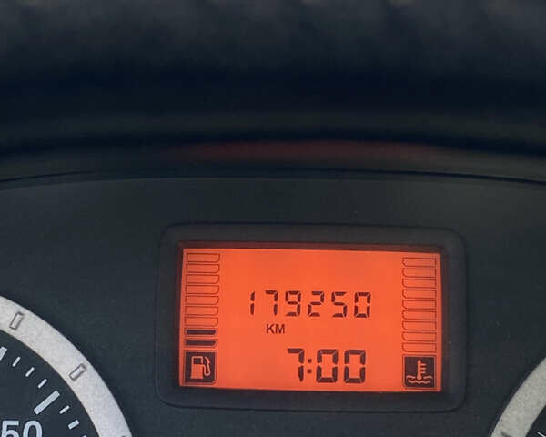 Сірий Дачія Logan, об'ємом двигуна 1.6 л та пробігом 179 тис. км за 3999 $, фото 14 на Automoto.ua