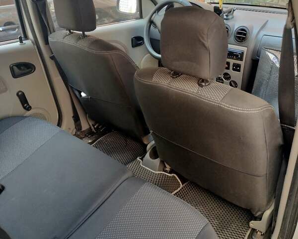 Дачия Логан 2007 в Одессе на Automoto.ua Серый Дачия Логан, объемом двигателя 1.6 л и пробегом 211 тыс. км за 5100 $, фото 10 на Automoto.ua