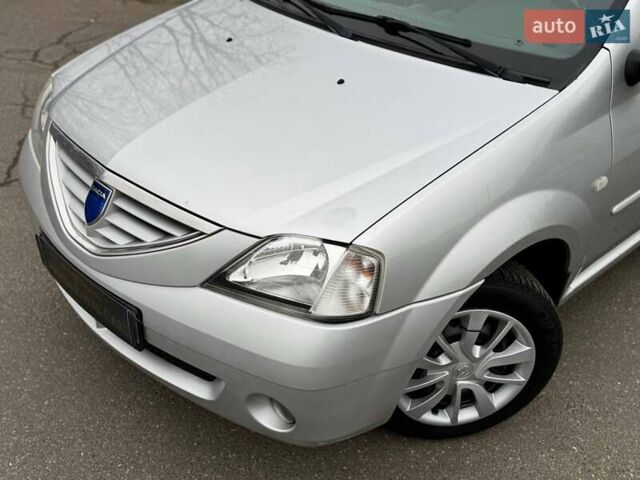 Сірий Дачія Logan, об'ємом двигуна 1.6 л та пробігом 176 тис. км за 4700 $, фото 4 на Automoto.ua