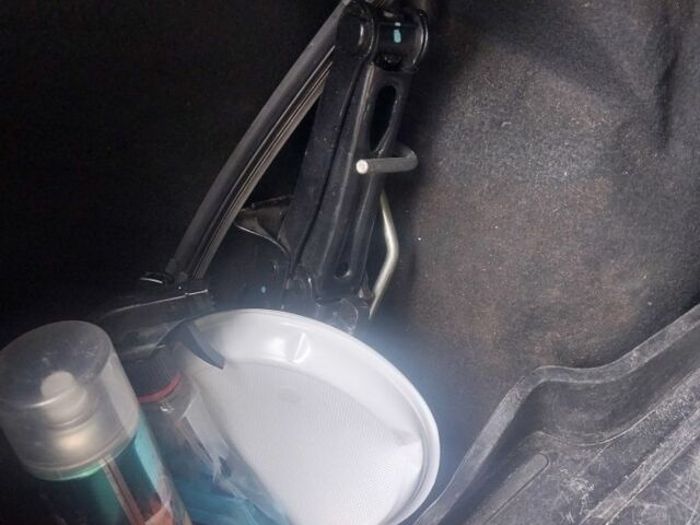 Серый Дачия Логан, объемом двигателя 1.4 л и пробегом 310 тыс. км за 2000 $, фото 4 на Automoto.ua