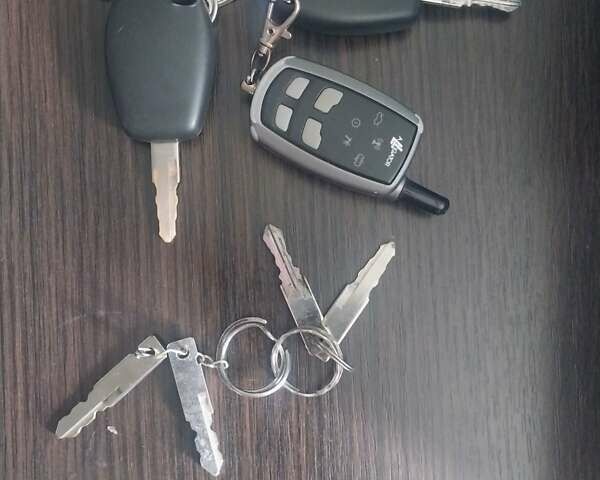 Серый Дачия Логан, объемом двигателя 1.39 л и пробегом 310 тыс. км за 2000 $, фото 9 на Automoto.ua