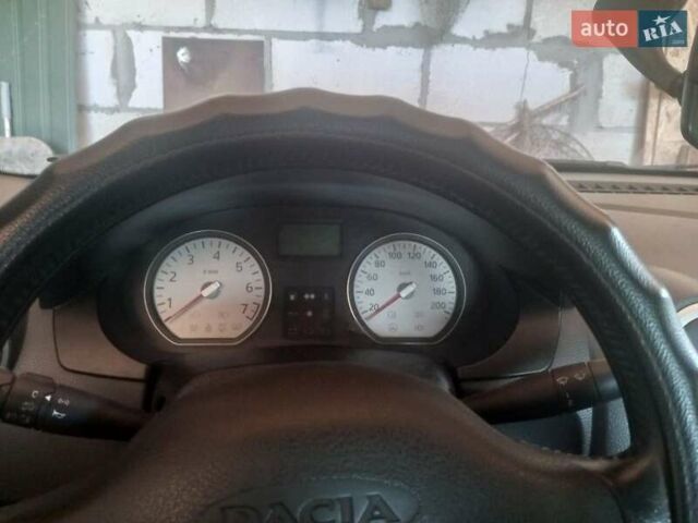 Серый Дачия Логан, объемом двигателя 1.6 л и пробегом 185 тыс. км за 5000 $, фото 3 на Automoto.ua