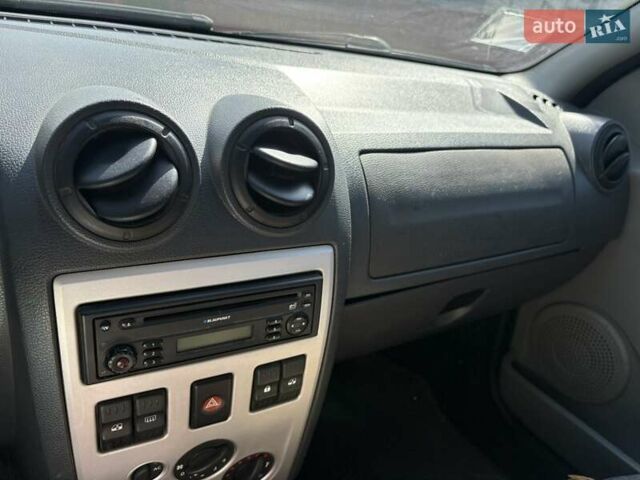 Серый Дачия Логан, объемом двигателя 1.6 л и пробегом 190 тыс. км за 3500 $, фото 8 на Automoto.ua