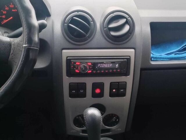 Сірий Дачія Logan, об'ємом двигуна 1.6 л та пробігом 360 тис. км за 3190 $, фото 15 на Automoto.ua