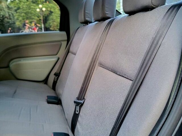 Серый Дачия Логан, объемом двигателя 1.6 л и пробегом 142 тыс. км за 3900 $, фото 7 на Automoto.ua