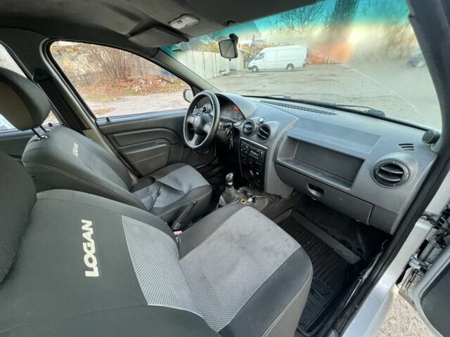 Серый Дачия Логан, объемом двигателя 1.4 л и пробегом 333 тыс. км за 1700 $, фото 4 на Automoto.ua
