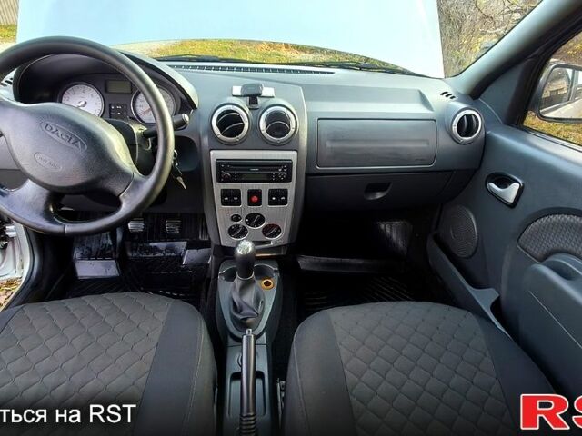 Серый Дачия Логан, объемом двигателя 1.6 л и пробегом 300 тыс. км за 2700 $, фото 3 на Automoto.ua