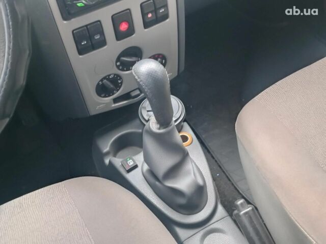 Серый Дачия Логан, объемом двигателя 1.6 л и пробегом 360 тыс. км за 3190 $, фото 16 на Automoto.ua